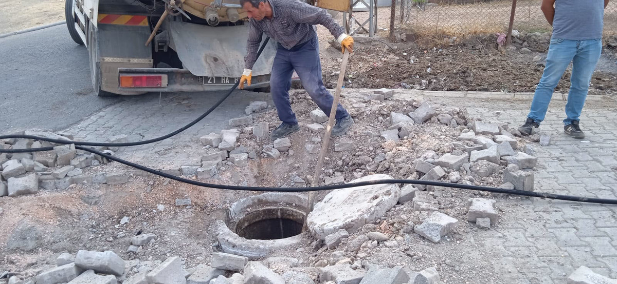 DİSKİ, Sarıca Mahallesi’nde tıkanan kanalizasyon sistemini yeniden açtı